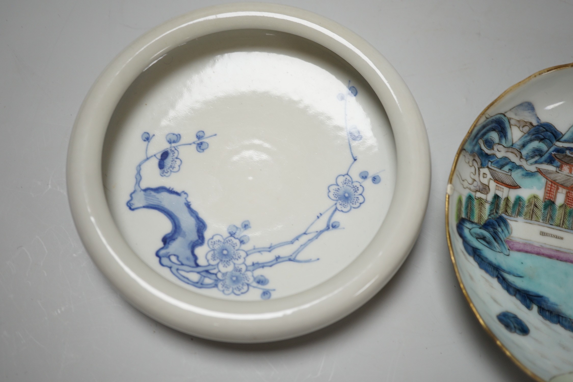 A Chinese enamelled porcelain saucer dish and a blue and white bowl